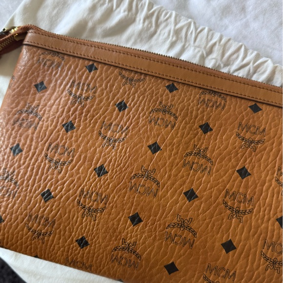 MCM Clutch - Picture 4 of 4